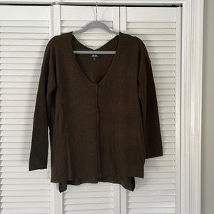 Lulus Sm/M Olive green sweater with split hem